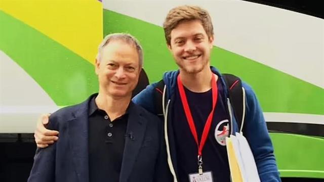 Πέθανε στα 33 ο γιός του ηθοποιού Γκάρι Σινίζ από σπάνια μορφή καρκίνου