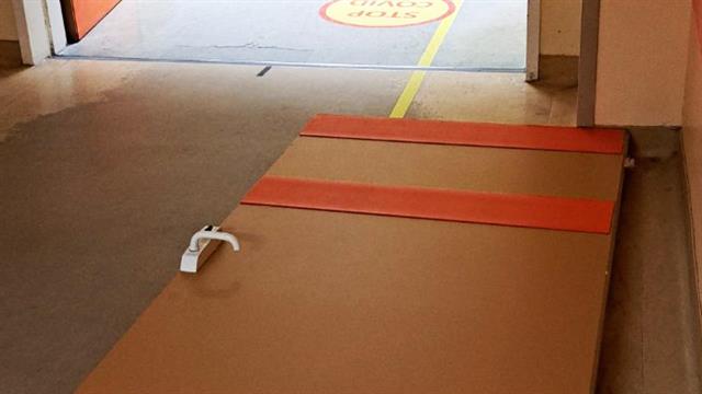 Πανεπιστημιακό Λάρισας: Πόρτα έπεσε σε τεχνολόγο και της προκάλεσε κάταγμα στο χέρι