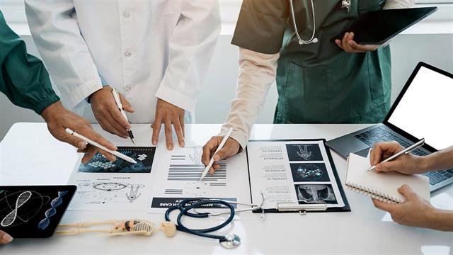 Μηνιγγίτιδα: Χημειοπροφύλαξη και εμβολιασμοί από το κλιμάκιο του ΕΟΔΥ που πάει στην Πάτρα