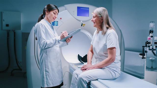 Δύο νέα χαράτσια: 3 ευρώ ανά παραπεμπτικό για εξέταση και 5 ευρώ για εμβολιασμό κατά της CoViD