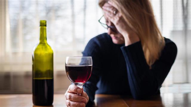 Συμπτώματα της κατάθλιψης που δεν συζητάμε εύκολα