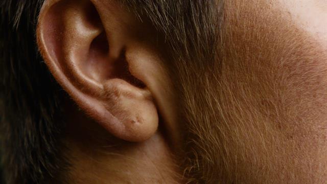 Πώς θα φροντίσουμε σωστά τα αυτιά μας;