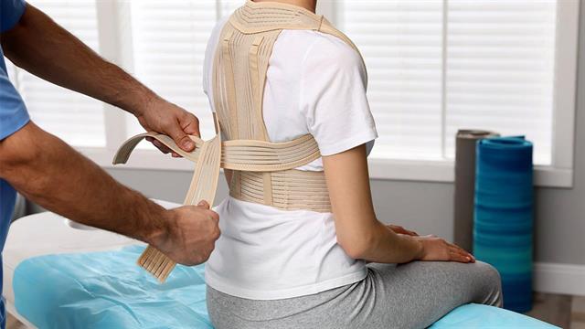 Πόσο ωφελούν οι θεραπευτικές ασκήσεις στην ιδιοπαθή σκολίωση [έρευνα]