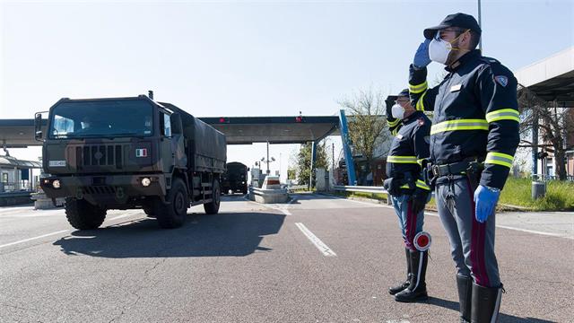 Κορωνοϊός: Η Ιταλία τίμησε τη μνήμη των νεκρών της CoViD