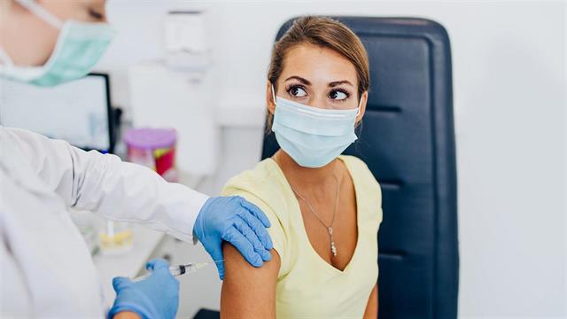 CoViD: Το εμβόλιο μειώνει τον κίνδυνο θρόμβωσης και καρδιακής ανεπάρκειας μετά από λοίμωξη