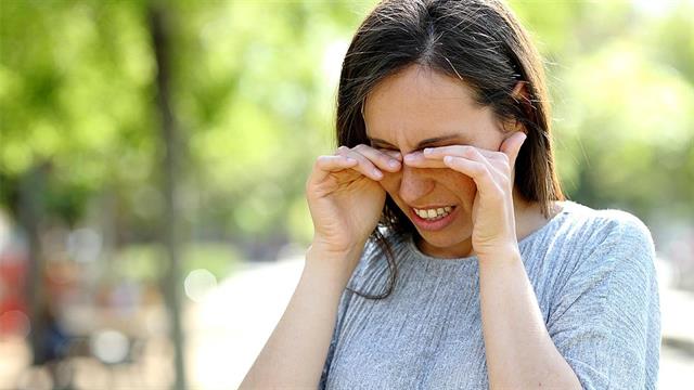 Πόσο βλάπτει να τρίβουμε τα μάτια μας