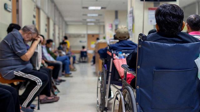 Σε ιστορικό χαμηλό η ικανοποίηση με το βρετανικό ΕΣΥ [έρευνα]