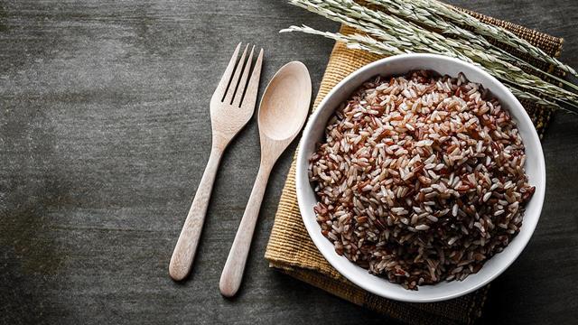 Ποιες τροφές καταπολεμούν την καούρα