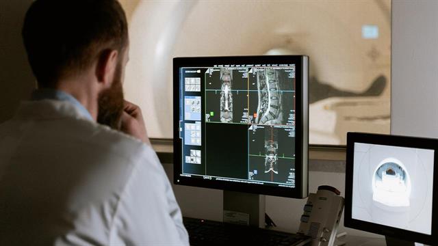 Tα ναι, τα όχι και τα ίσως από τη συνάντηση υπουργείου Υγείας με διαγνωστικά κέντρα - εργαστήρια