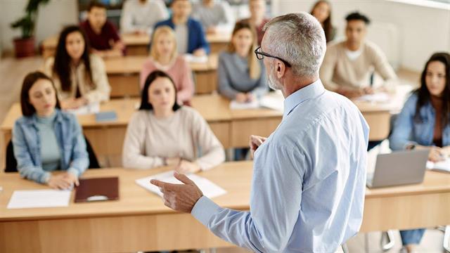 Απαιτητική για τον εγκέφαλο δουλειά μειώνει τον κίνδυνο ελαφράς νοητικής εξασθένησης μετά τα 70