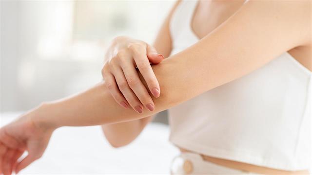 Γιατί είναι ξηρά τα χέρια μου;