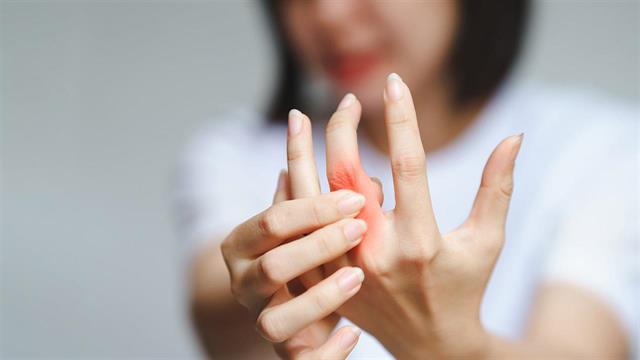 Ποια συμπτώματα της ρευματοειδούς αρθρίτιδας πρέπει να προσέχουμε