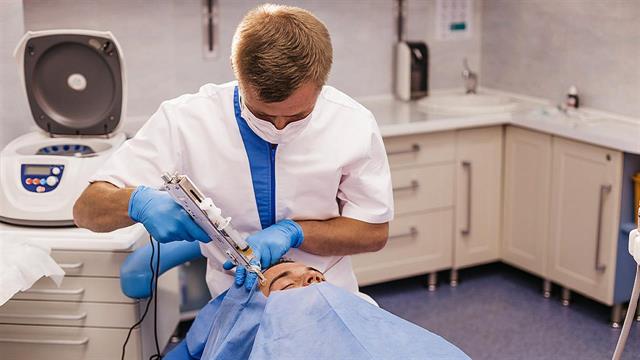 Γυναίκες μολύνθηκαν από HIV έπειτα από λίφτινγκ προσώπου βαμπίρ