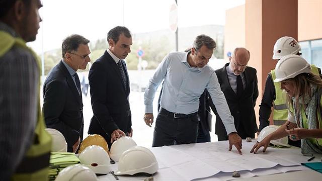 Στο νοσοκομείο Αττικόν ο Κυριάκος Μητσοτάκης - Επιθεώρησε έργα