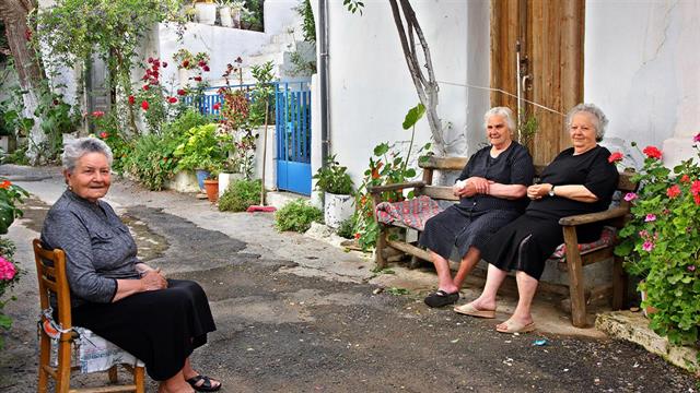 Οι τροφές που βελτιώνουν διάθεση και σκέψη σε ηλικιωμένους - Τι έδειξε μελέτη που έγινε στην Κρήτη