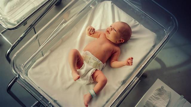 75% λιγότερα παιδιά γεννήθηκαν το 2022  στην Ε.Ε από ό,τι πριν από 6 δεκαετίες