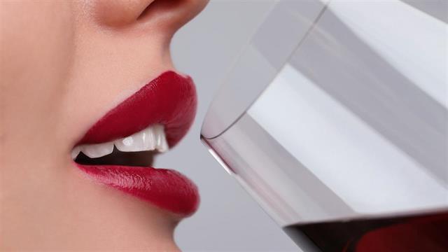 Τι προκαλεί φθορά στο σμάλτο των δοντιών