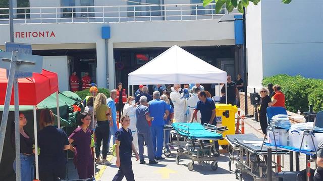 Πακέτο με ύποπτη σκόνη στα χέρια ασθενή - Άσκηση για βιολογική απειλή στο Παπαγεωργίου