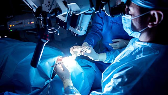 Γιατροί χρησιμοποίησαν διαφανές εμφύτευμα κρανίου για την παρακολούθηση του εγκεφάλου ασθενούς