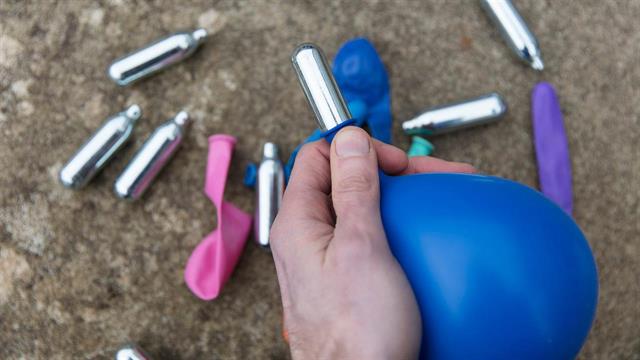 Το αέριο γέλιου προκαλεί βλάβες στον εγκέφαλο και τα νεύρα