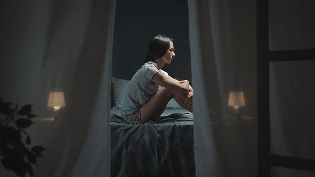 Πώς να κοιμηθούμε καλύτερα όταν έχει ζέστη