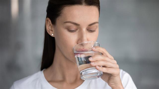 Αλήθειες και ψέματα για την αφυδάτωση