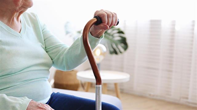 Η μοναξιά αυξάνει τον κίνδυνο εγκεφαλικού επεισοδίου στους  ηλικιωμένους [μελέτη]