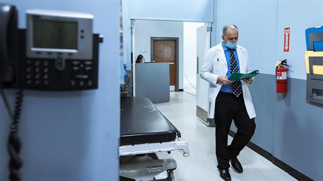 ΟΕΝΓΕ: Πρώτη νίκη των γιατρών η απόσυρση της απόφασης για τις ειδικότητες