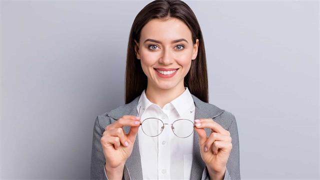 10 μύθοι και αλήθειες για το laser μυωπίας