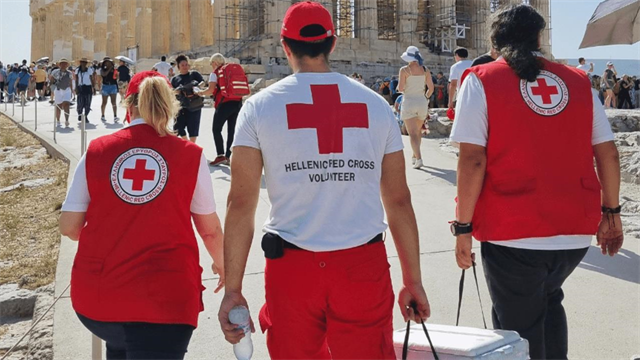 ΕΕΣ: Έκτακτες δράσεις υποστήριξης και ενημέρωσης των επισκεπτών της Ακρόπολης λόγω καύσωνα