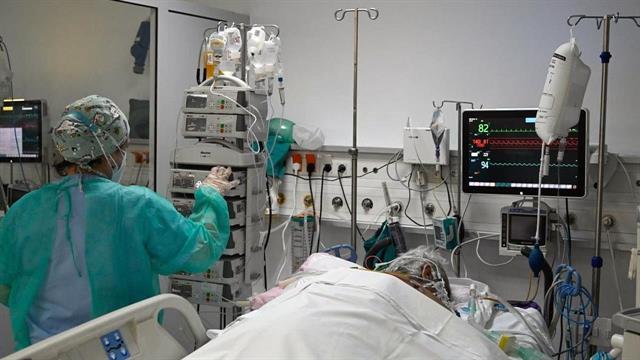 Ο 80χρονος εντατικολόγος, οι απειλές παραίτησης και η απάντησή του