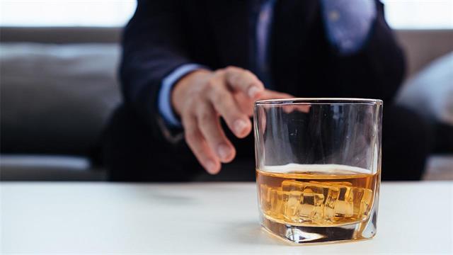 Αλκοόλ: Δεν υπάρχει ασφαλές όριο [μελέτη]