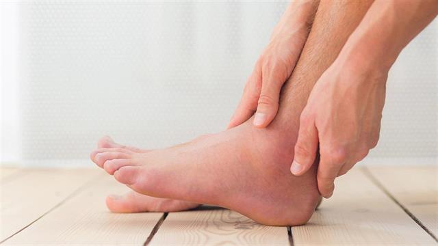 Οίδημα στους αστραγάλους: Όσα πρέπει να γνωρίζετε