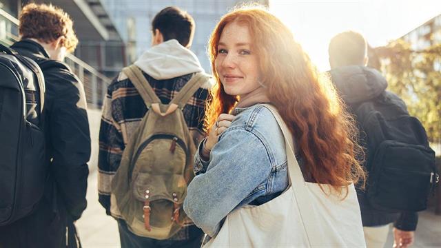 Τα γονίδια των φίλων ενός ανθρώπου στο λύκειο επηρεάζουν μελλοντικά και τη δική του υγεία [μελέτη]