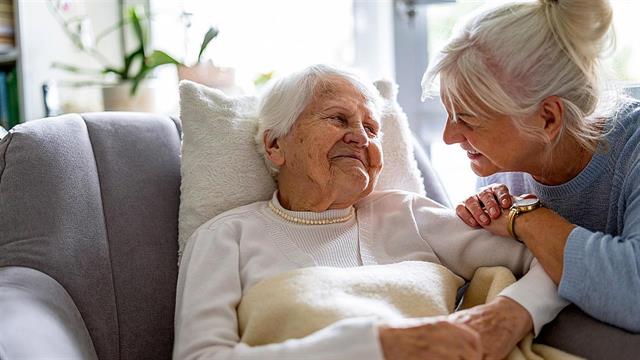 Περισσότεροι από 1 στους 4 Αμερικανούς  άνω των 50 ετών είναι φροντιστές