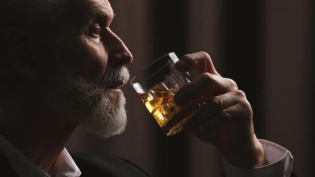 Προστατεύει το αλκοόλ με μέτρο την καρδιά μας;