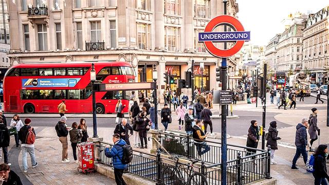 M. Βρετανία: αυστηροποίηση κανόνων για το κάπνισμα στους εξωτερικούς χώρους