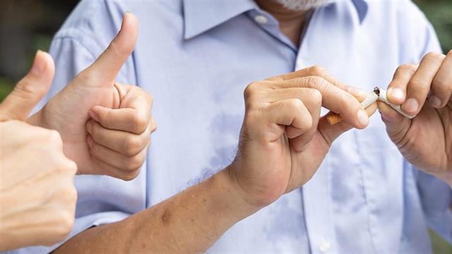 Ακόμα και στα 75 η διακοπή του καπνίσματος παρατείνει τη ζωή [μελέτη]