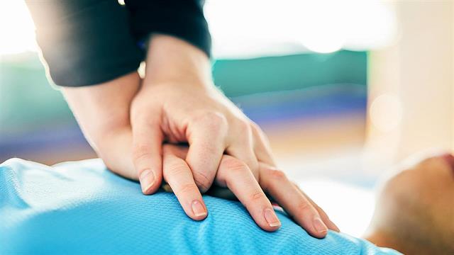 Οδηγίες για την αντιμετώπιση καρδιακής ανακοπής, από τον Ελληνικό Ερυθρό Σταυρό