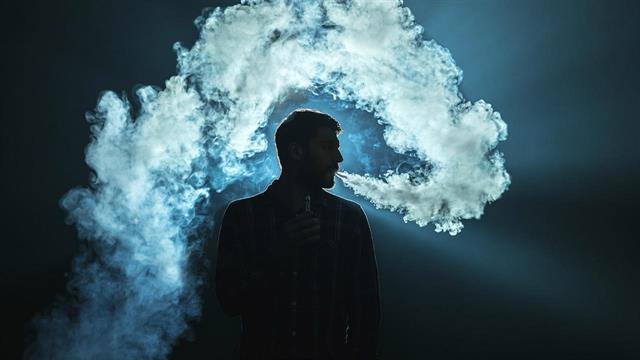 Σταματά τις πωλήσεις ηλεκτρονικών τσιγάρων μιας χρήσης η Βρετανία