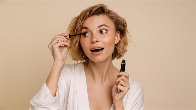 Μελέτη προτρέπει σε μείωση χρήσης προϊόντων μακιγιάζ σε εγκυμοσύνη και θηλασμό