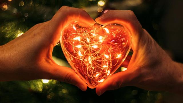 10 τρόποι να απολαύσετε τις γιορτές χωρίς να επιβαρύνετε την καρδιά σας