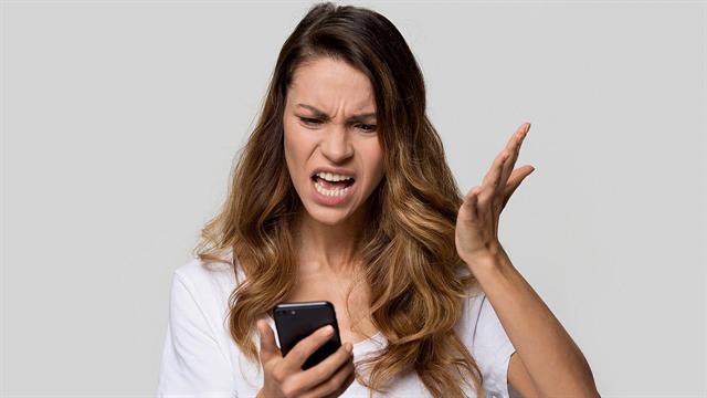 Πιο ευέξαπτοι όσοι χρησιμοποιούν τα social media το μεγαλύτερο μέρος της μέρας [μελέτη]