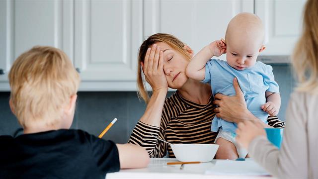 Υπερβολική κούραση και μητέρες: Μια καθημερινή σχέση;