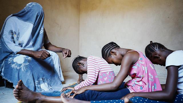 Εκατομμύρια γυναίκες με ακρωτηριασμό των γεννητικών οργάνων παγκοσμίως