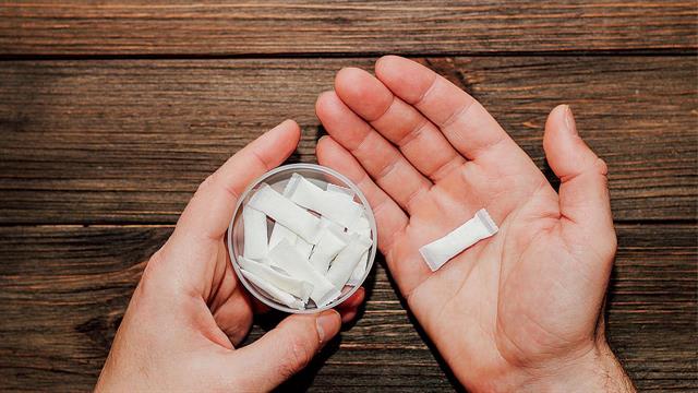 Μείωση κινδύνου από το κάπνισμα: Τι καινούργιο φέρνουν τα nicotine pouches ή σακουλάκια νικοτίνης στο τοπίο των εναλλακτικών προϊόντων