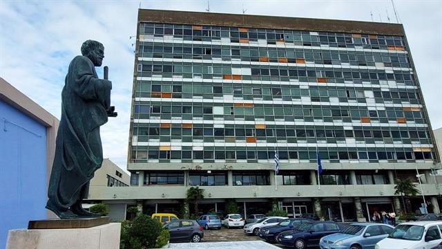 Τέμπη: Κλειστό το ΑΠΘ την Παρασκευή, μεσίστιες σημαίες