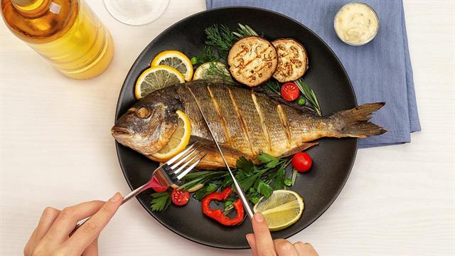 Κατανάλωση περισσότερων ψαριών είναι πιθανό να βοηθά ανθρώπους με πολλαπλή σκλήρυνση [μελέτη]