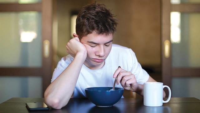 ‘Εφηβοι: Ο ανεπαρκής ύπνος οδηγεί σε υψηλή αρτηριακή πίεση [μελέτη]