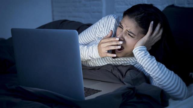 Γιατί άνθρωποι που κοιμούνται αργά το βράδυ έχουν αυξημένο κίνδυνο κατάθλιψης [μελέτη]